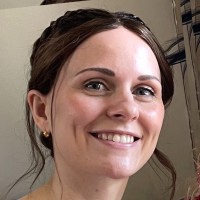 LoveCrafts Employee Emily Livings's profile photo