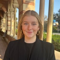 Hoverlay Employee Nina Robbe's profile photo