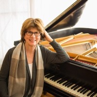 Liz Kinnon Email & Phone Number