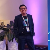 Kenneth Plúas Email