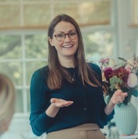 Björg Áskelsdóttir Email