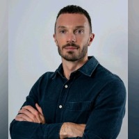 Oliver Clark Email & Phone Number