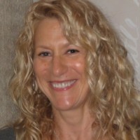 Elisabeth Frank Email & Phone Number