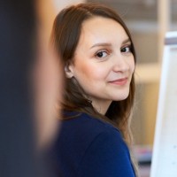 Lirika Gojani Email