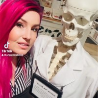 Angela Holzboog Email & Phone Number