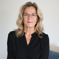 Shelley Smith Email & Phone Number