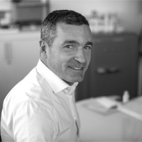 E-mail e número de telefone de Georges Devesa