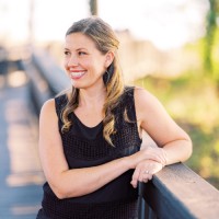 DotDotSmile Employee Stephanie Diez's profile photo