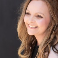 linqd. Employee Jen Bouchard-Mitchell's profile photo