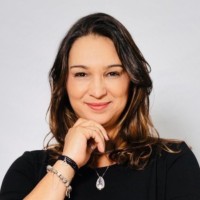 Renata Lemos Email & Phone Number