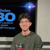 Simplify Employee Michael Yan's profile photo