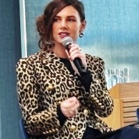 Salesforce Employee Holly Dean's profile photo