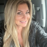 Swell Real Estate Co. Employee Holly Quick's profile photo