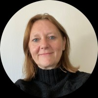 Lucinda Barfoot-Saunt Email