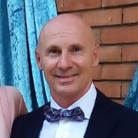 Combines Employee Roberto Febas's profile photo