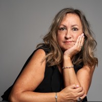 Asun Luján Email