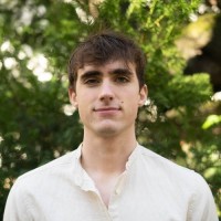 &above Employee Thomas Silva's profile photo