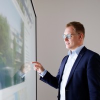 Robert Wiedemann Email