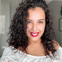 Rosxanna Reyes Email & Phone Number