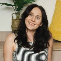 Kornelia Halas Email