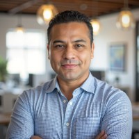 Google Employee Roberto C. Santana's profile photo