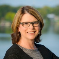 Kelly Adams Email & Phone Number