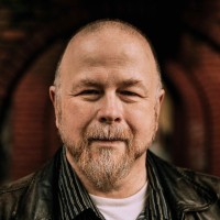 Web321 Employee Shawn Dewolfe's profile photo
