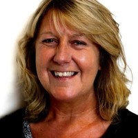 Lesley Saunders Email