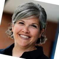 Kelly Pennell Email & Phone Number