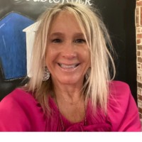 Summit Funding, Inc. Employee Sue Walker's profile photo