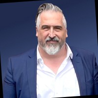 Stéphane Brochu Email