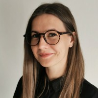 Julia Belak Email