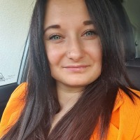Adriana Krakowska Email