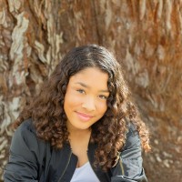 OZY Media Employee Emma Foster's profile photo