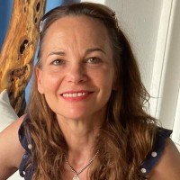 Suzanne Lowe Email