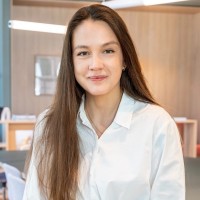 Arina Istomina Email