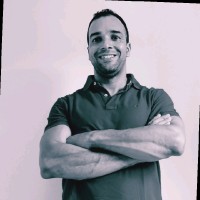 Dione Paranhos Email