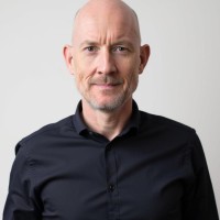 E-mail e número de telefone de John McNamara