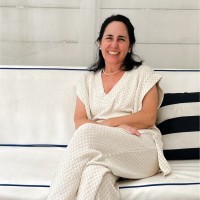 Claudia Jurberg Email & Phone Number