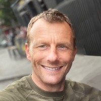 E-mail e número de telefone de Jonathan Baker