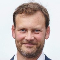 Claus Moe Email