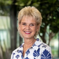 Monique van de Ven Email