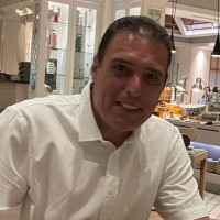 Andre van Os Email