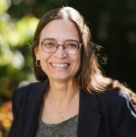 Jennifer de la Rosa Email & Phone Number