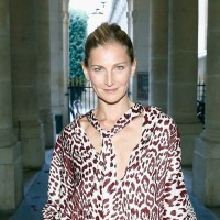 Elizabeth von Guttman Email