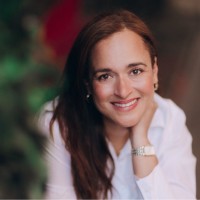 Momentum Group Employee Camila Lins's profile photo