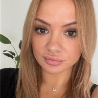 Anita Vécsei Email