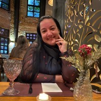 Izabela Honorato Email