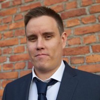 Johan Broström Email