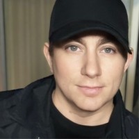 E-mail e número de telefone de Brandon Riester